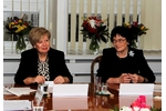 Jihočeská hejtmanka Ivana Stráská a předsedkyně Akademie věd České republiky Eva Zažímalová Jihočeská hejtmanka Ivana Stráská a předsedkyně Akademie věd České republiky Eva Zažímalová Jihočeská hejtmanka Ivana Stráská a předsedkyně Akademie věd České republiky Eva Zažímalová