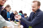 Co jste o hmyzu nevěděli... Co jste o hmyzu nevěděli... Třeba že dravá larva vážky vystřeluje spodní čelist, aby ulovila a dokázala pozřít svou kořist.