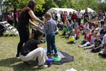 Fyzikální show - balonky Fyzikální show - balonky Kolik dětí unese pár balonků?